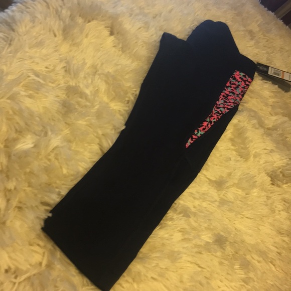 Under Armour Crop - Picture 2 of 7